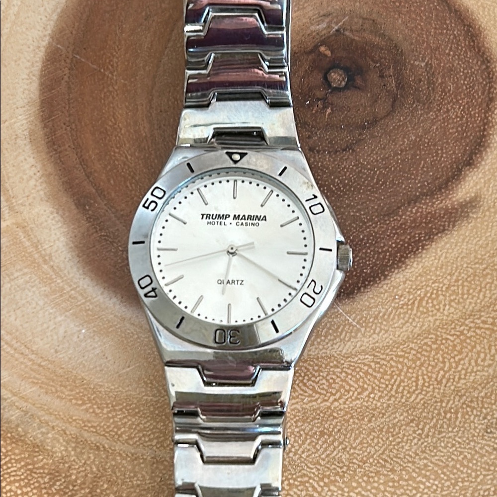 Quartz Trump Marina Watch